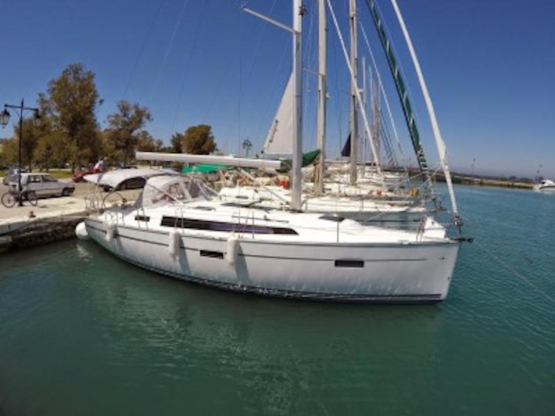 Book yachts online - sailboat - Bavaria 37 - Iwona - rent