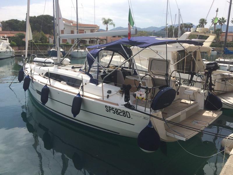 Book yachts online - sailboat - Dufour 382 GL - Aurora - rent