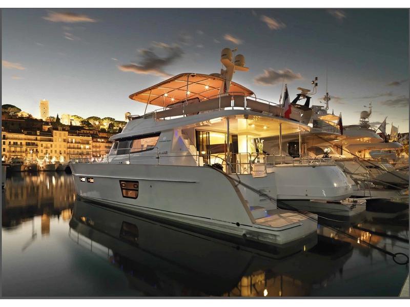 Book yachts online - powercatamaran - Fountaine Pajot Queensland 55 - Actium IV - rent