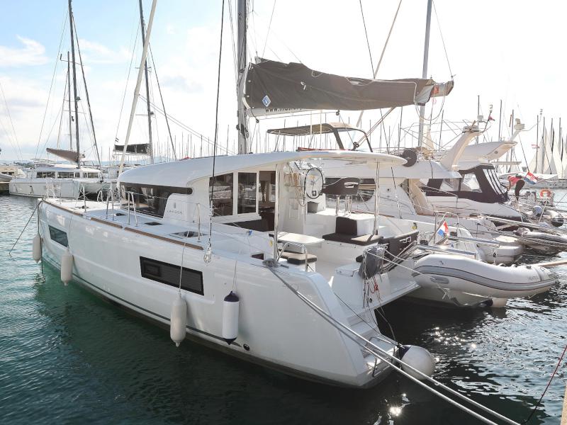Book yachts online - catamaran - Lagoon 40 - NINA II - rent