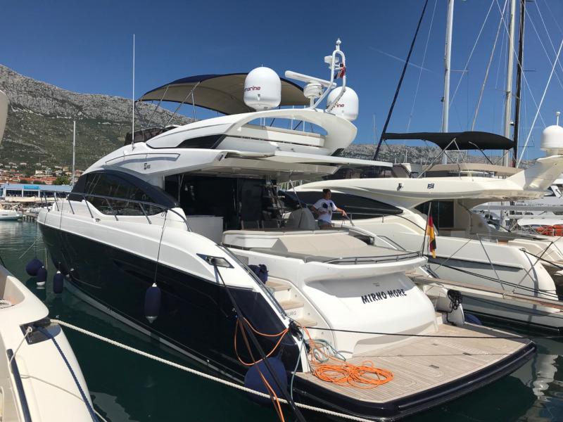 Book yachts online - motorboat - Princess S65 - MIRNO MORE - rent