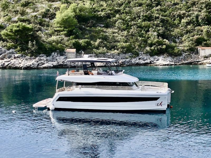 Book yachts online - powercatamaran - MY 44 Fountaine Pajot - ALPHA CENTAURI - rent