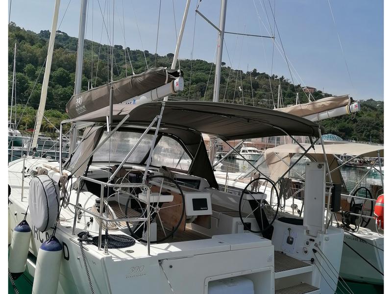 Book yachts online - sailboat - Dufour 390 Grand Large - Parbleu - rent