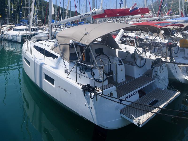 Book yachts online - sailboat - Sun Odyssey 410 - Signum Bravo - rent