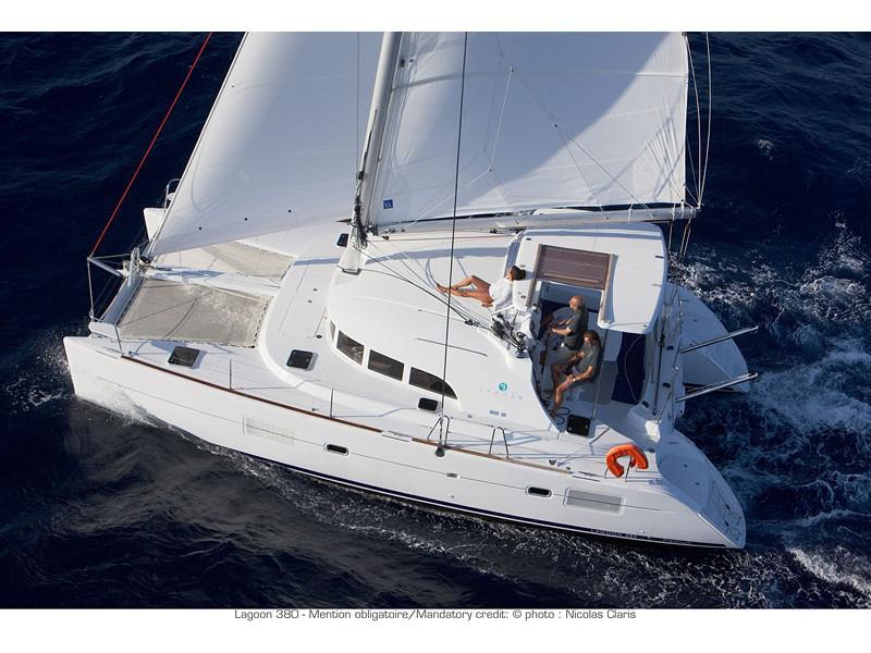 Book yachts online - catamaran - Lagoon 380 - PUMA II - rent