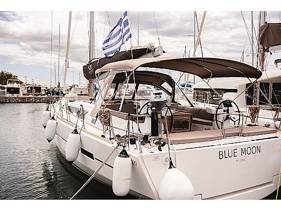 Book yachts online - sailboat - Dufour 520 Grand Large - Blue Moon - rent