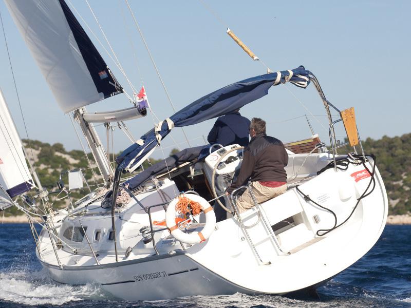 Book yachts online - sailboat - Sun Odyssey 37 - SIPICA - rent