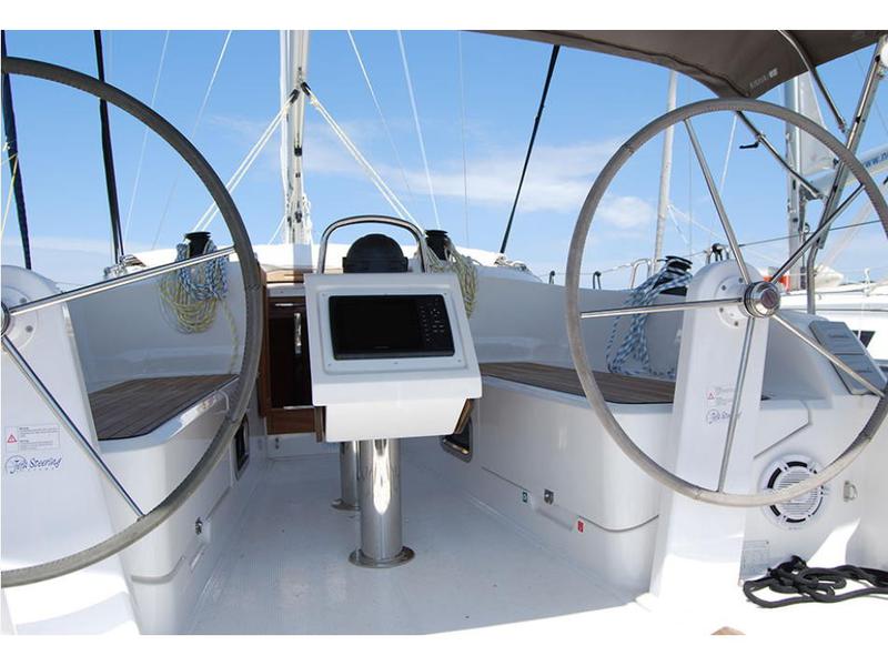 Book yachts online - sailboat - Bavaria 37 Cruiser_ANE - Bav37/2015 - rent
