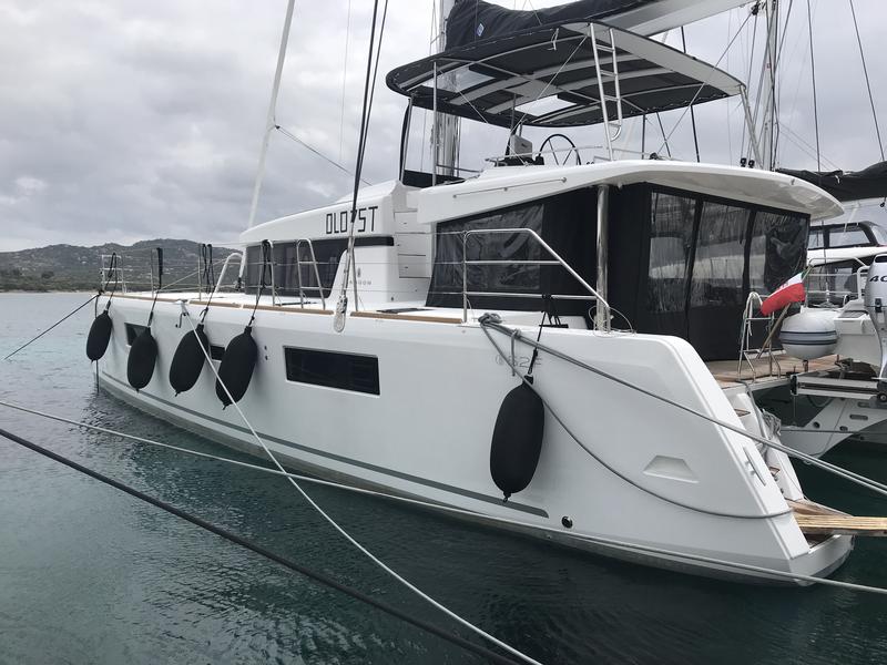 Book yachts online - catamaran - Lagoon 52F - 6 cab - Dugongo II (GND) (6 cab + 1 crew) (A/C, WM, Generator, Inverter, Tender Lift) - rent