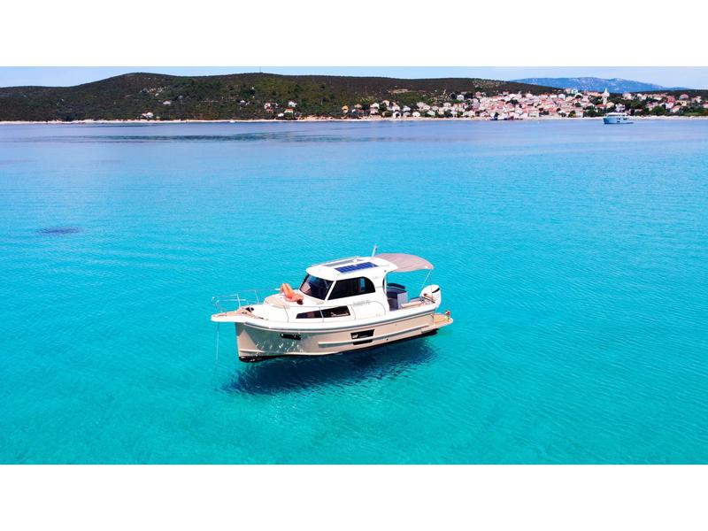 Book yachts online - motorboat - Leidi 800R - H8 - rent