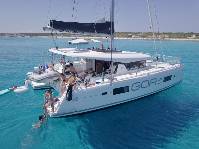 Book yachts online - catamaran - Lagoon 42 - GOA 6 - rent