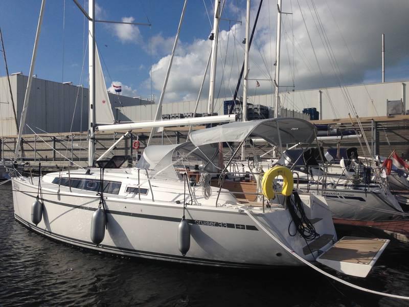 Book yachts online - sailboat - Bavaria Cruiser 33 - Leeroy - rent