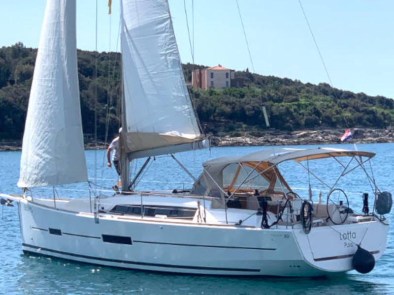 Book yachts online - sailboat - Dufour 382 Grand Large - 3 cab - Lotta - rent