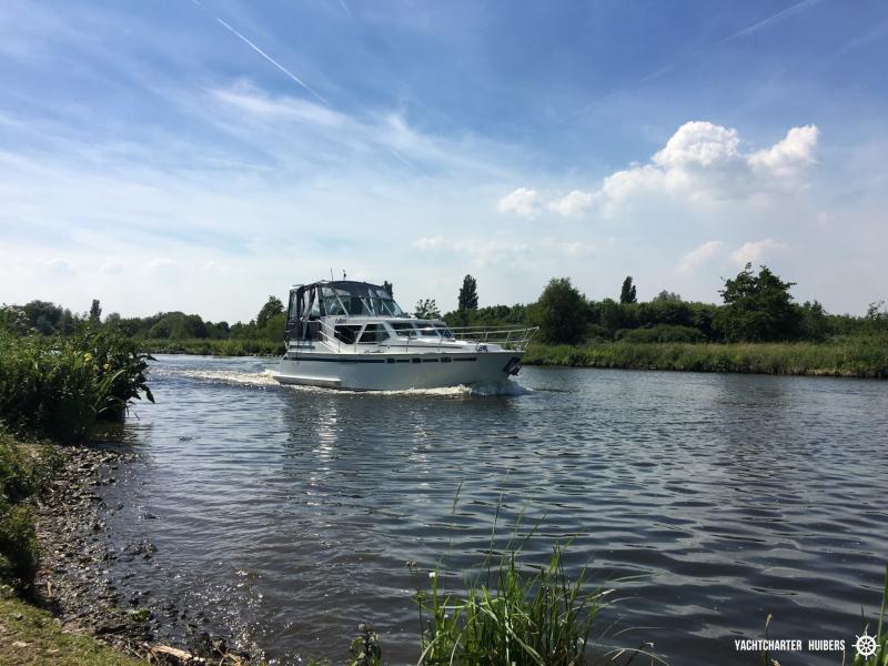 Book yachts online - motorboat - Pedro Solano 33 - Callisto - rent