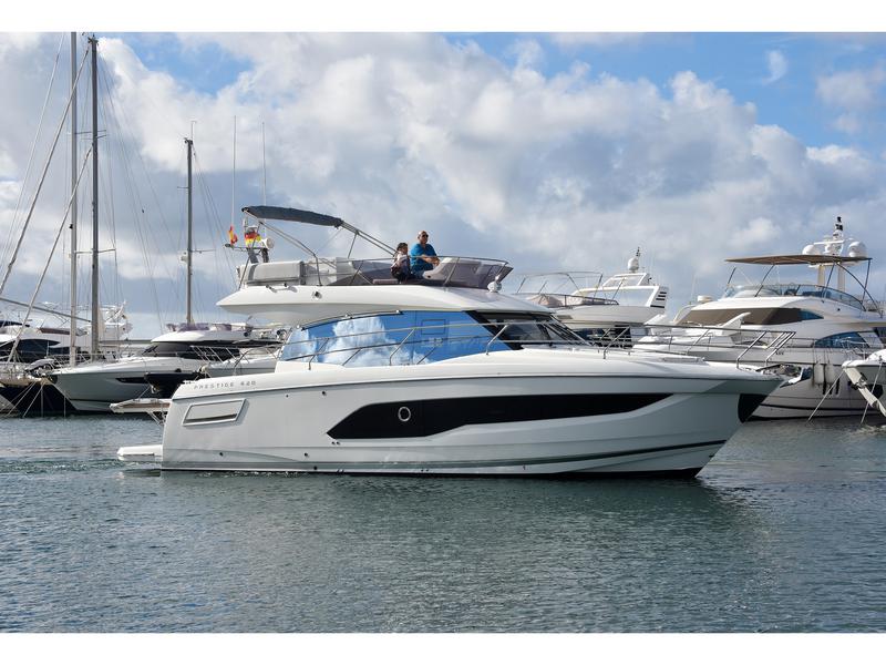 Book yachts online - motorboat - Prestige 420 New - My Love II - rent