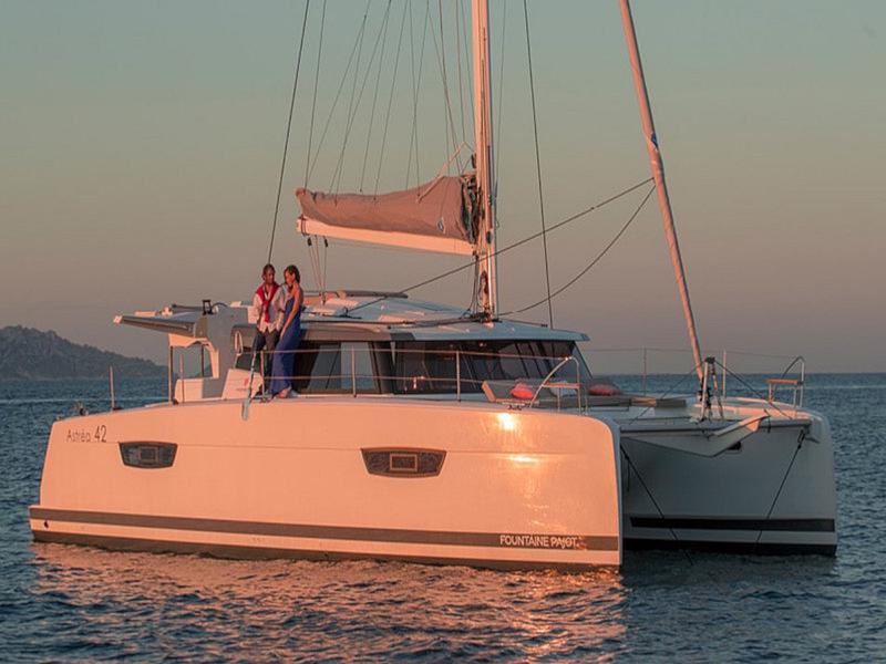 Book yachts online - catamaran - Fountaine Pajot Astréa 42 - Orestes- A/C &amp; Watermaker &amp; Generator- 4+2 Cabins/4 Heads - rent