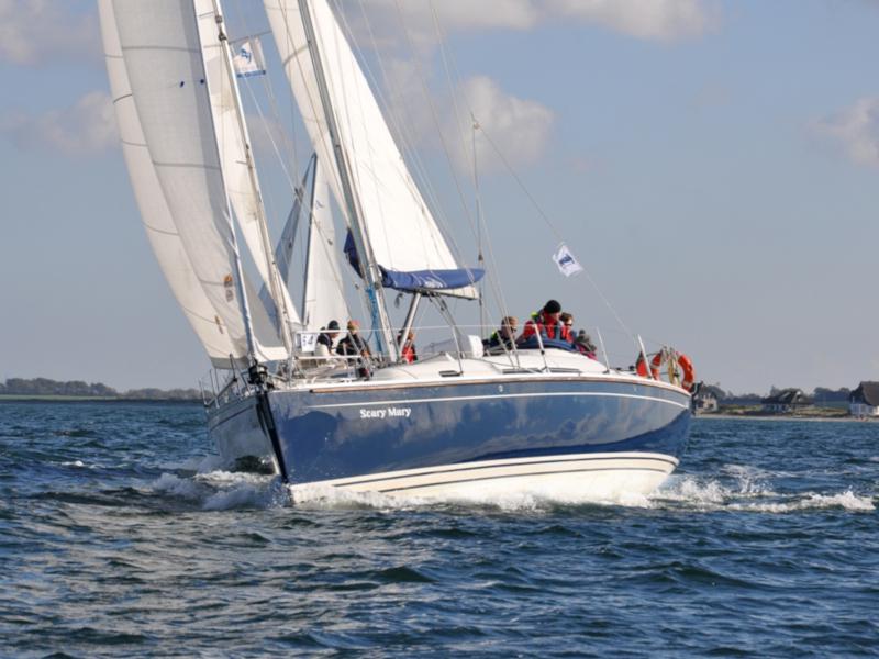 Book yachts online - sailboat - Hanse 370 - Scary Mary - rent