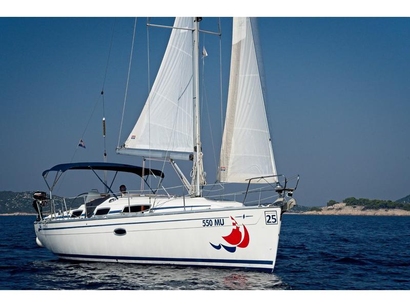 Book yachts online - sailboat - Bavaria 35 C - MH 25 - rent