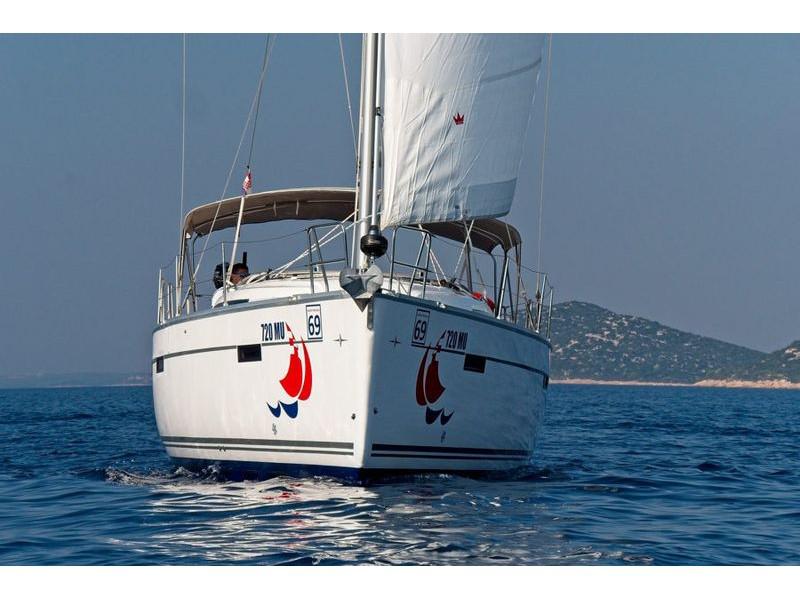 Book yachts online - sailboat - Bavaria Cruiser 41 - MH 69 - rent