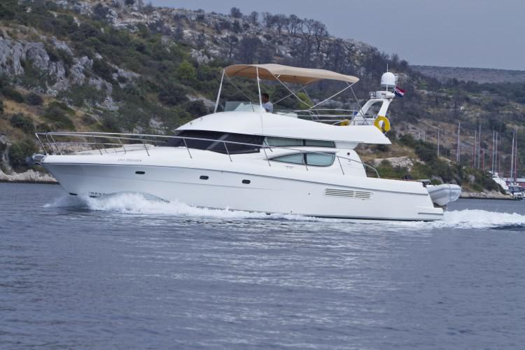 Book yachts online - motorboat - Jeanneau Prestige 46 Fly - Day Dreamer  - rent