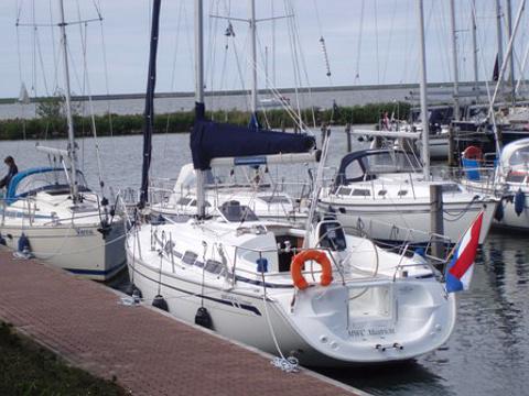 Book yachts online - sailboat - Bavaria 30 Cruiser - Guantanamera - rent