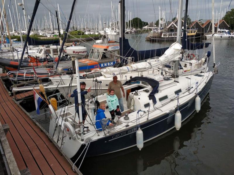 Book yachts online - sailboat - First 36.7 - Grote Beer - rent