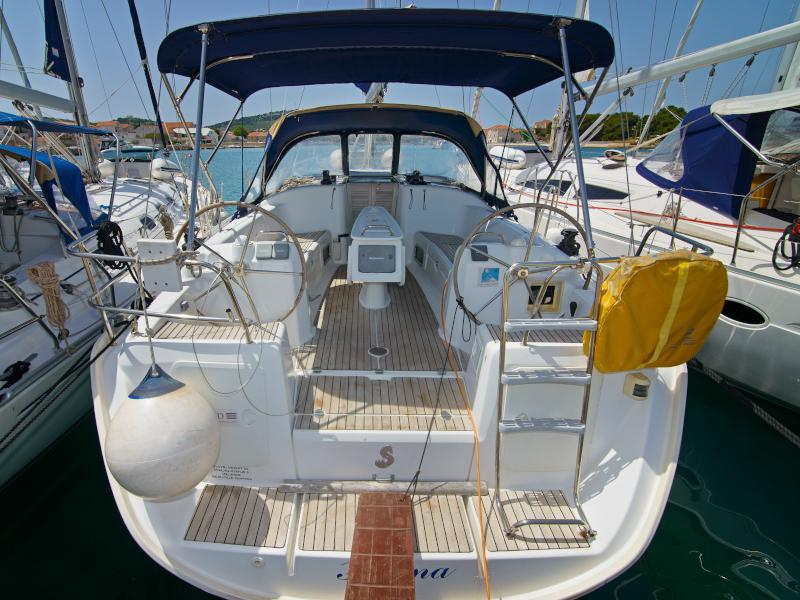 Book yachts online - sailboat - Beneteau Cyclades 39.3 - Helena - rent