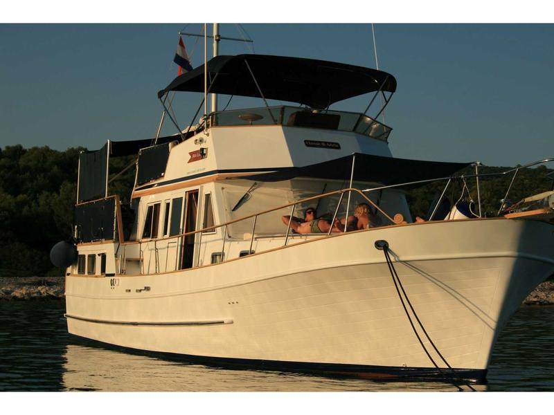 Book yachts online - motorboat - Hampton 42 - SEA LION - rent