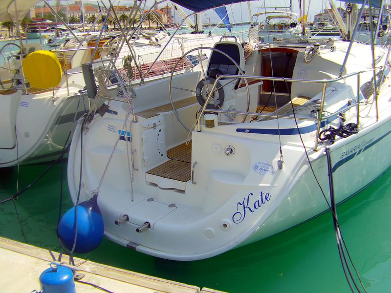 Book yachts online - sailboat - Bavaria 33 Cruiser - CATHERINE - rent