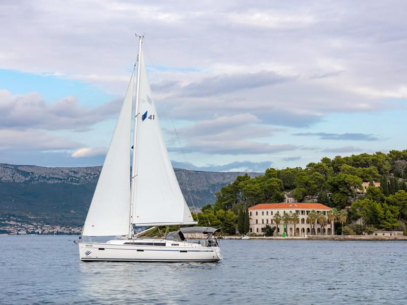 Book yachts online - sailboat - Bavaria Cruiser 41 - NINA - rent