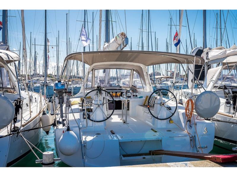 Book yachts online - sailboat - Oceanis 38.1 - SAILOR JUPITER - rent