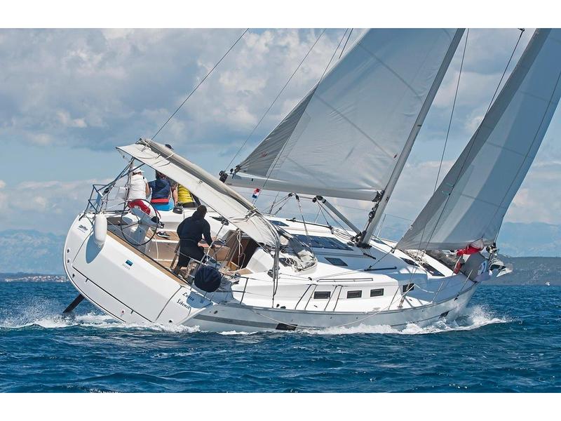 Book yachts online - sailboat - Bavaria Cruiser 45 - Lavsa - rent