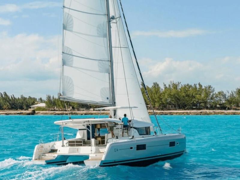 Book yachts online - catamaran - Lagoon 42 - Luna - rent