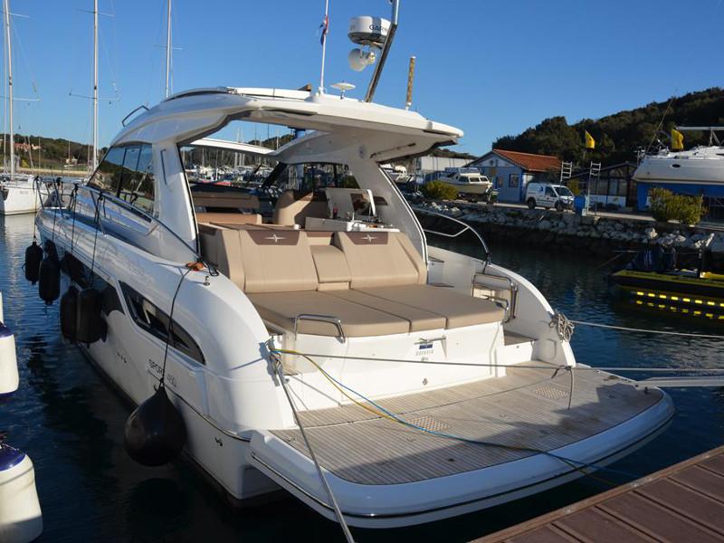 Book yachts online - motorboat - Bavaria Sport S45 HT - VAROLA - rent