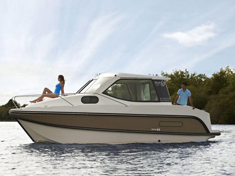 Book yachts online - motorboat - Sedan Primo - BRIENON FR - rent