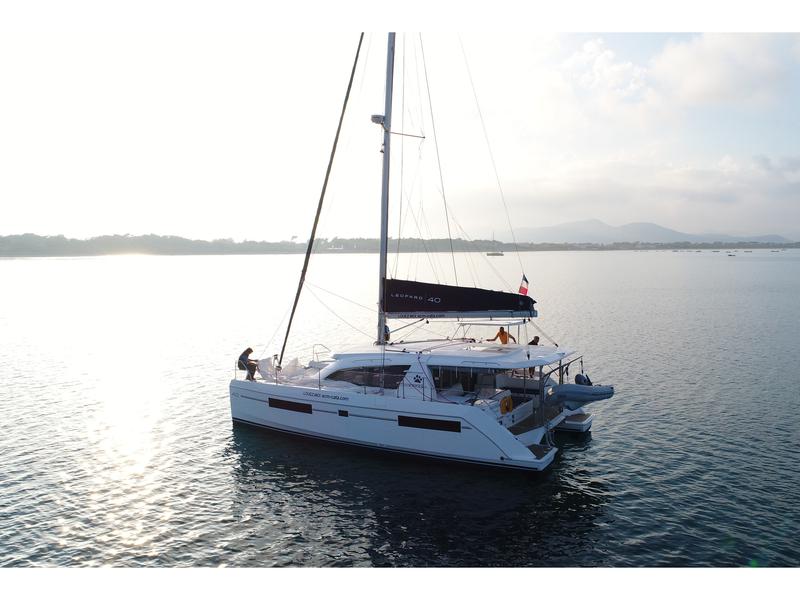 Book yachts online - catamaran - Leopard 40 - Tarawa 2 - rent