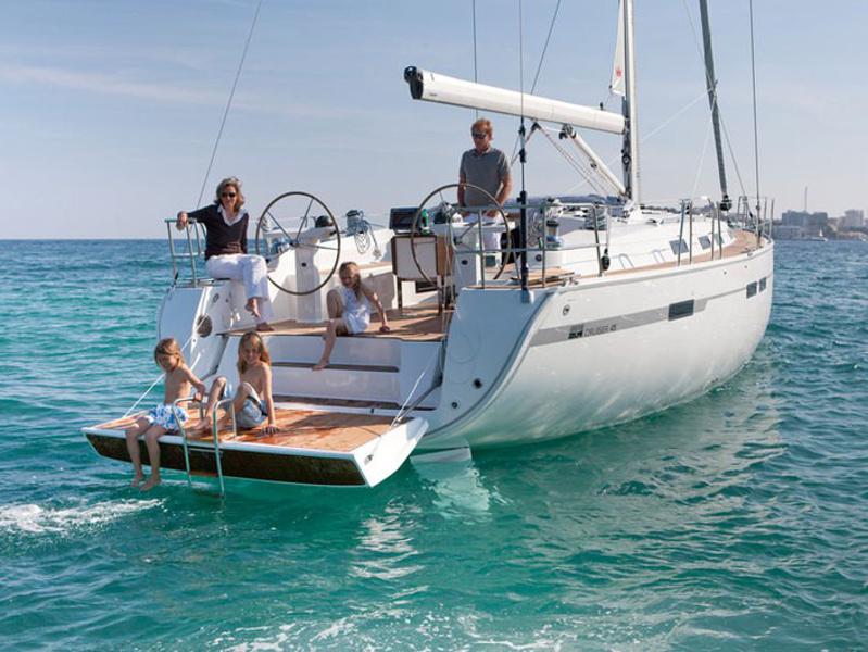 Book yachts online - sailboat - Bavaria 45 Cruiser - Leos-A/C in saloon - rent
