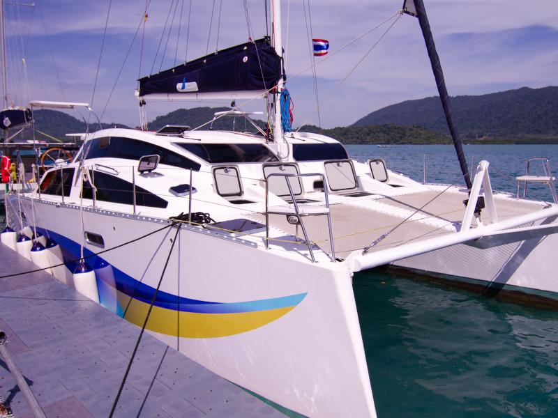 Book yachts online - catamaran - Island Spirit 380 - Island Breeze - rent