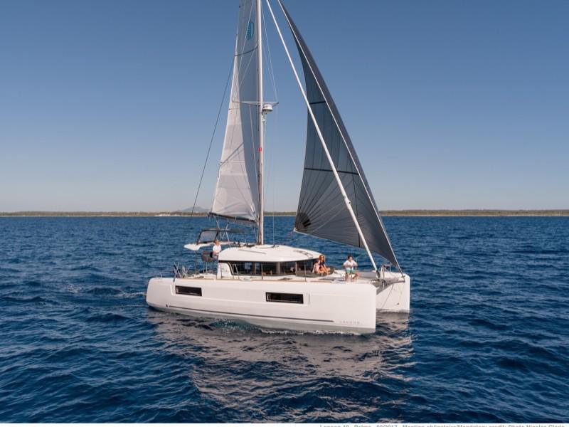 Book yachts online - catamaran - Lagoon 40 - Gelso - Premium line - rent