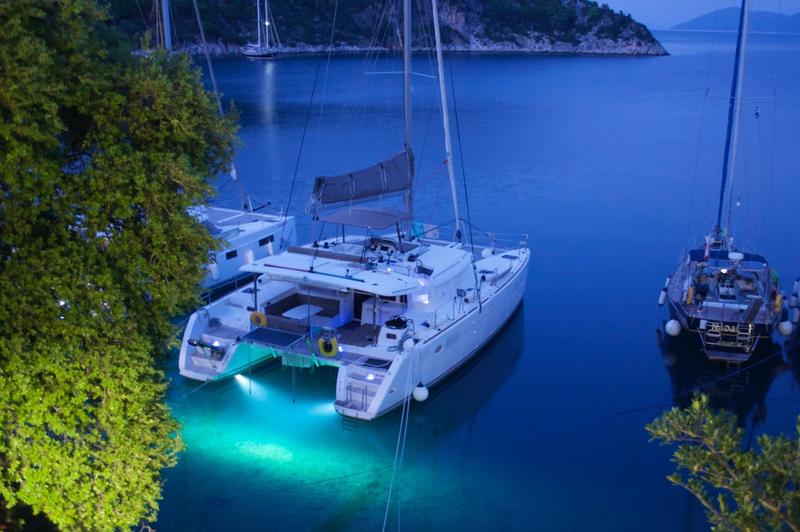 Book yachts online - catamaran - Lagoon 450 Fly - IRIS IV - rent