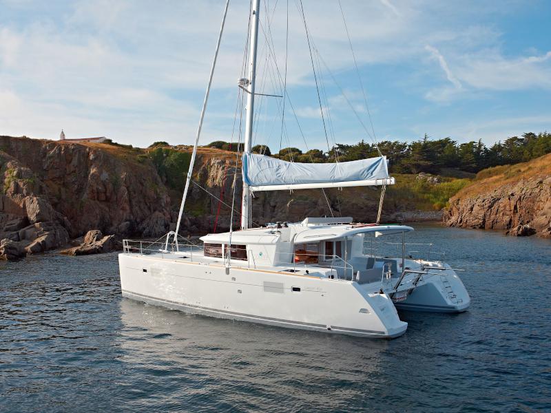 Book yachts online - catamaran - Lagoon 450  Flybridge - ANNIE (generator, air condition, water maker, 2 SUP free of charge) - rent