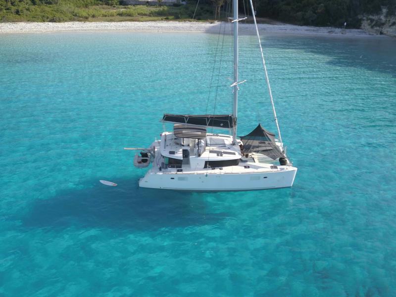 Book yachts online - catamaran - Lagoon 450  Flybridge - ZACAPA (generator, air condition, water maker, 2 SUP free of charge) - rent