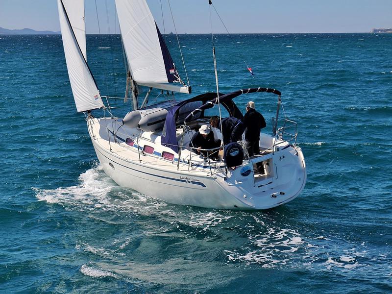 Book yachts online - sailboat - BAVARIA 33 C - MARA - rent