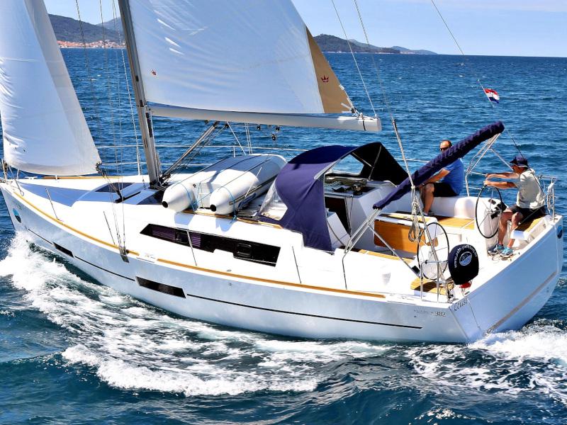 Book yachts online - sailboat - DUFOUR 382 BT - LOUISE - rent