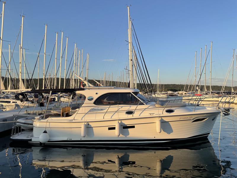 Book yachts online - motorboat - ADRIANA 36 BT (21) - IRIS - rent