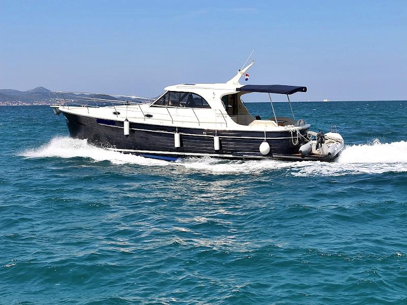Book yachts online - motorboat - Adriana 44 BT (20) - ROBERTA - rent