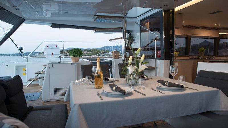 Book yachts online - catamaran - Lagoon 560 S2 - Alyssa - rent