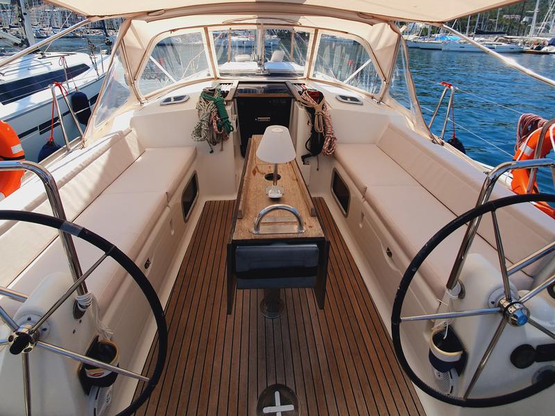 Book yachts online - sailboat - Dufour 405 - Namaste - rent