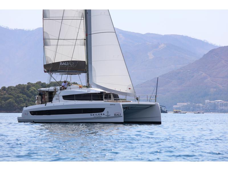 Book yachts online - catamaran - Bali 4.2 - Zephyr - rent