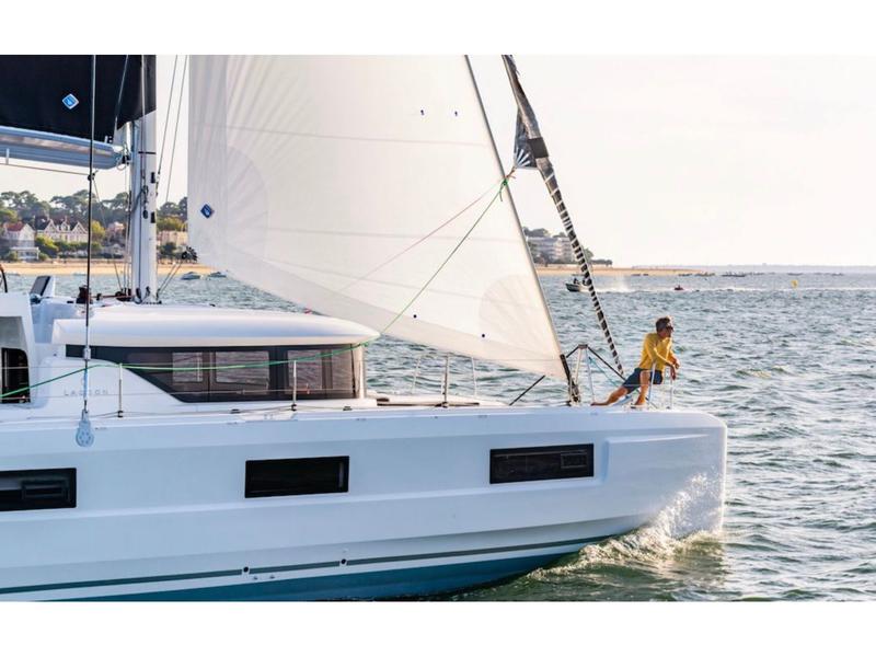 Book yachts online - catamaran - Lagoon 46 - Cresta Bianca - rent